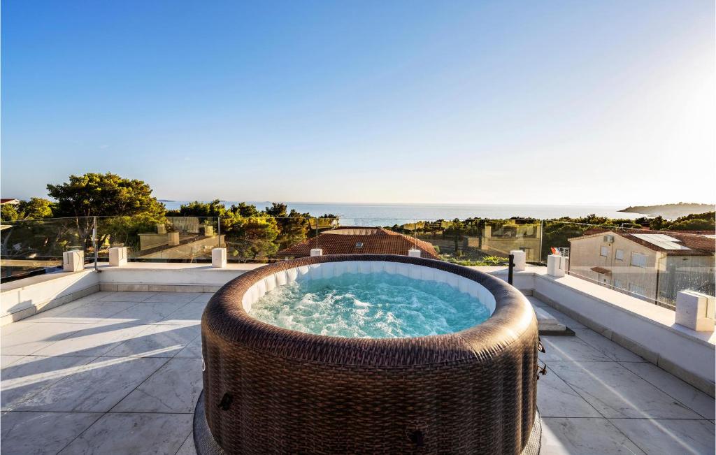 Stunning Home In Primosten With Jacuzzi