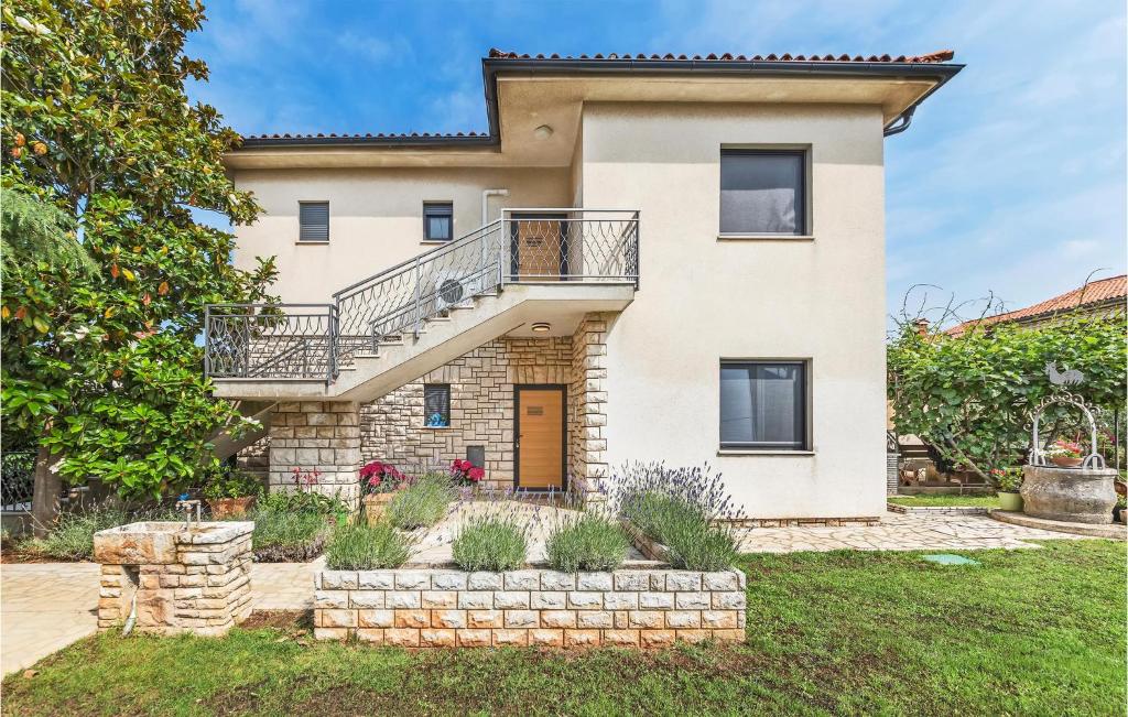 Lovely Apartment In Fazana With Wifi