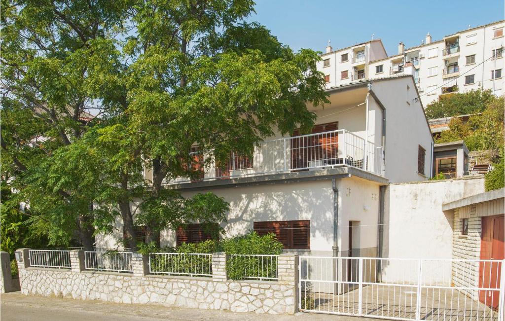 Το κτήριο όπου στεγάζεται  το διαμέρισμα