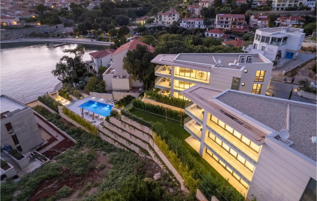 Bazén v ubytovaní Pet Friendly Apartment In Krk With Wifi alebo v jeho blízkosti