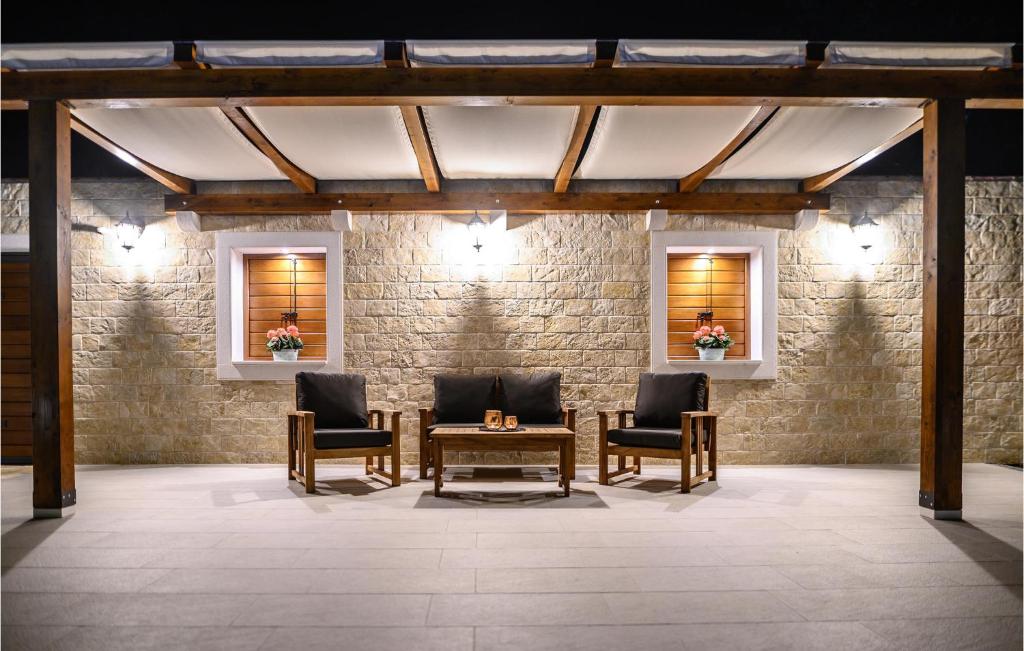 Posedenie v ubytovaní Stunning Home In Dicmo With Kitchen