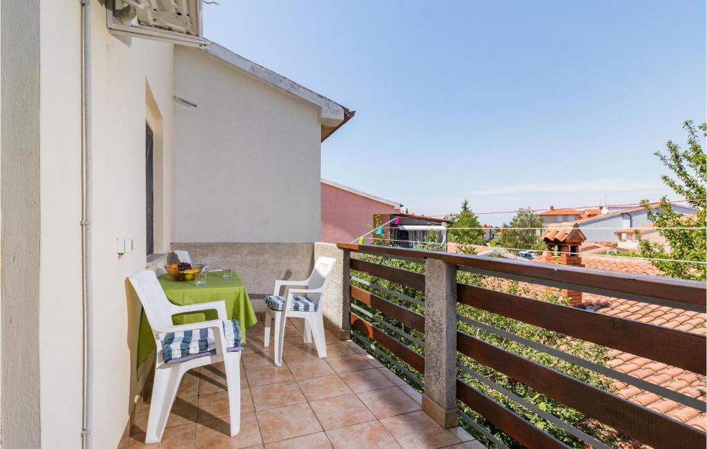 Stunning Apartment In Valbandon