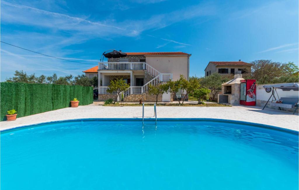 Bassein majutusasutuses 6 Bedroom Lovely Home In Ceranje Gornje või selle lähedal