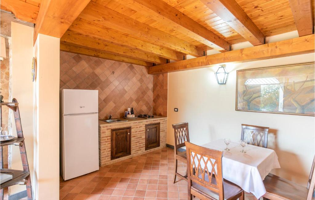 Kuchyňa alebo kuchynka v ubytovaní Cozy Home In Grammichele