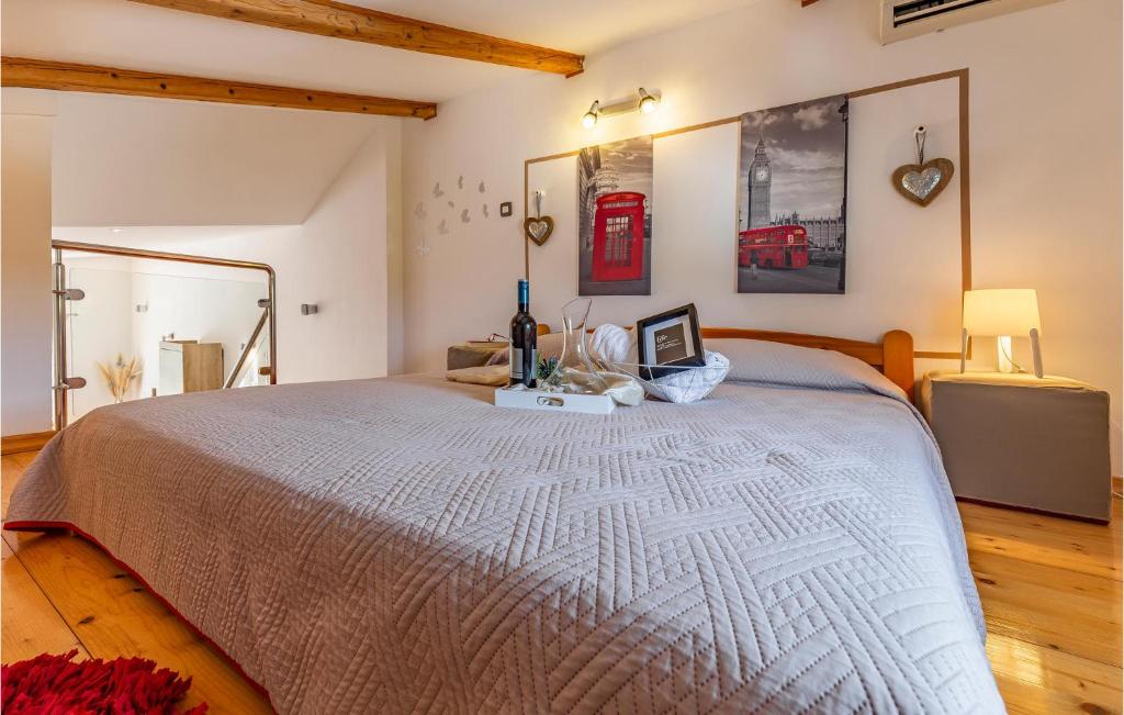 Posteľ alebo postele v izbe v ubytovaní 2 Bedroom Stunning Home In Sisan