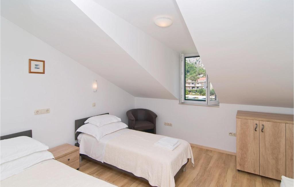 Posteľ alebo postele v izbe v ubytovaní 3 Bedroom Lovely Apartment In Omis