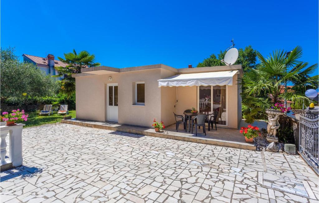 1 Bedroom Beach Front Home In Malinska
