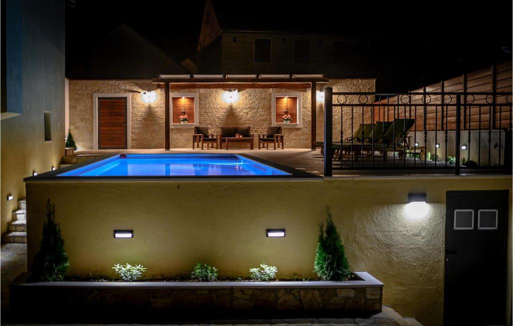 Bazén v ubytovaní Stunning Home In Dicmo With Kitchen alebo v jeho blízkosti