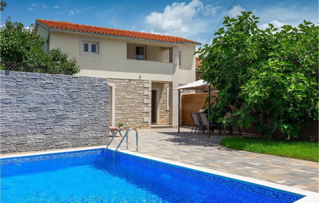 Bazén v ubytování Villa Leni Kringa nebo v jeho okolí