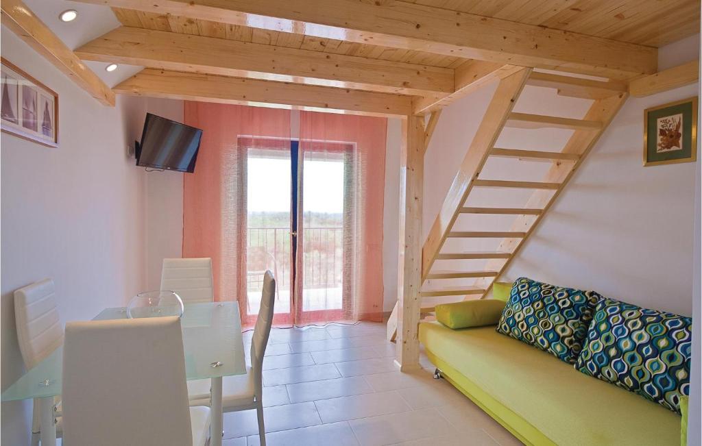 1 Bedroom Lovely Apartment In Pula