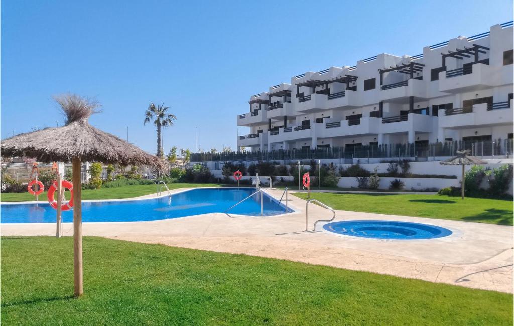Bazén v ubytování Pet Friendly Apartment nebo v jeho okolí