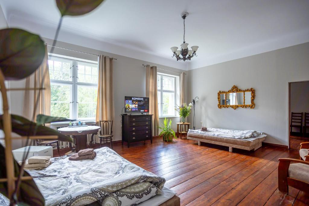 Pałac Myśliwski Orle Solutions - Appartement Avec Vue Sur Le Jardin