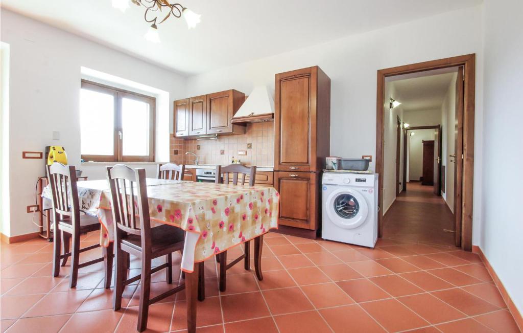 Gorgeous Home In Rutino - Maison De Vacances 4 Chambres