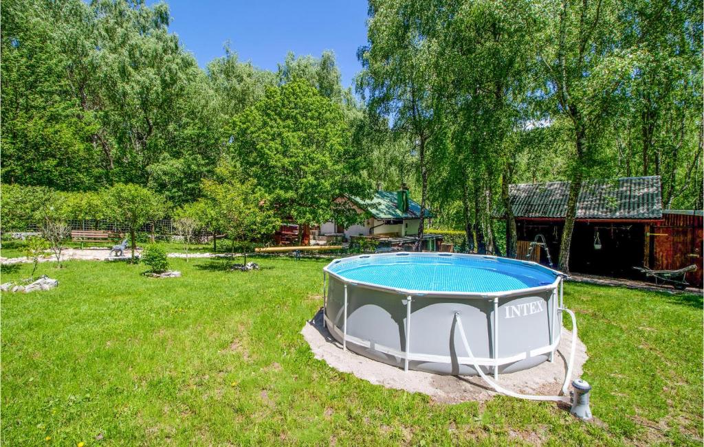 Bazén v ubytování 2 Bedroom Pet Friendly Home In Breze nebo v jeho okolí