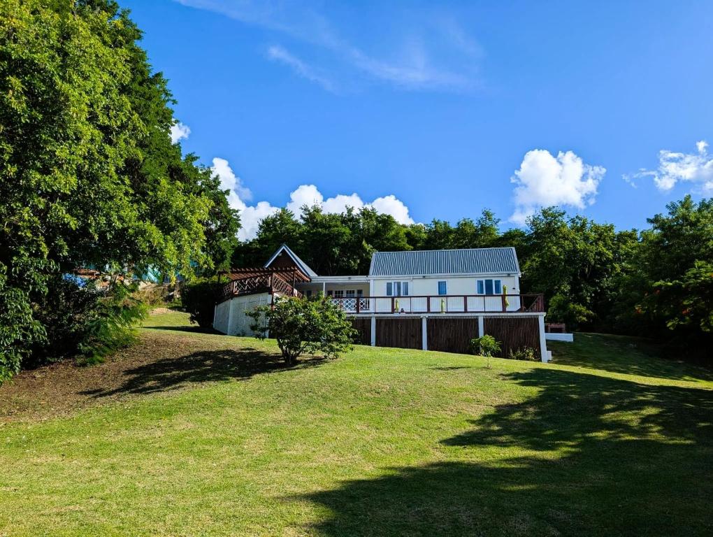 Zahrada ubytování Private villa with large pool & 5min walk to beach