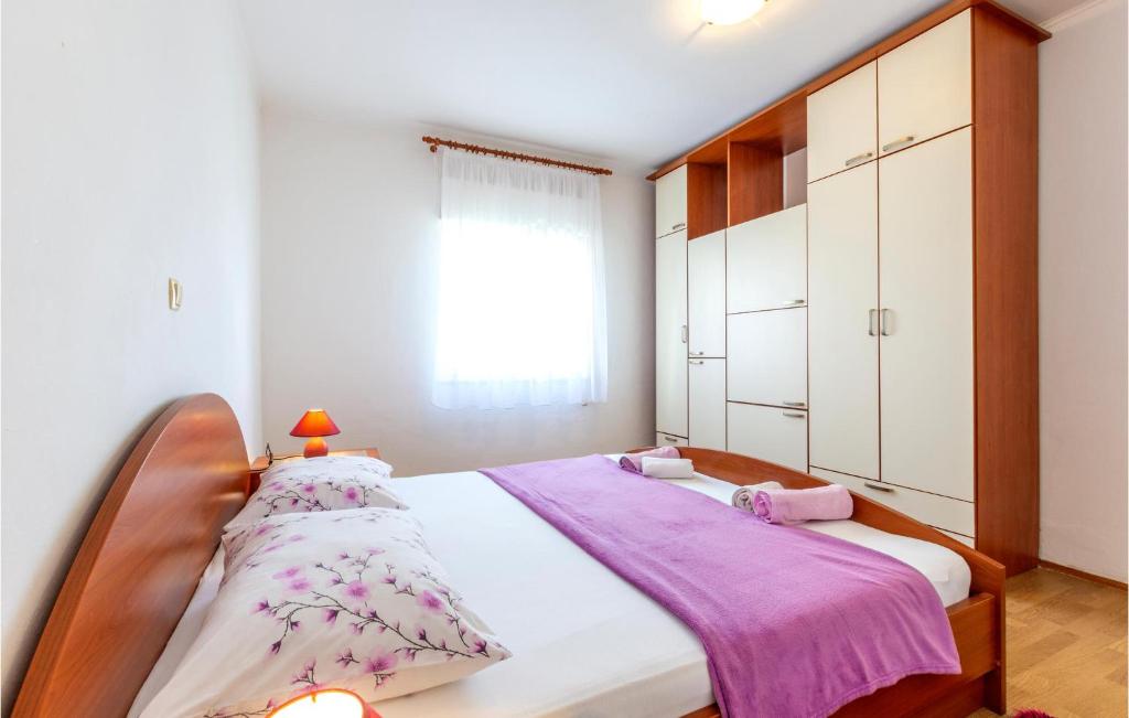 Posteľ alebo postele v izbe v ubytovaní 1 Bedroom Beautiful Apartment In Duce
