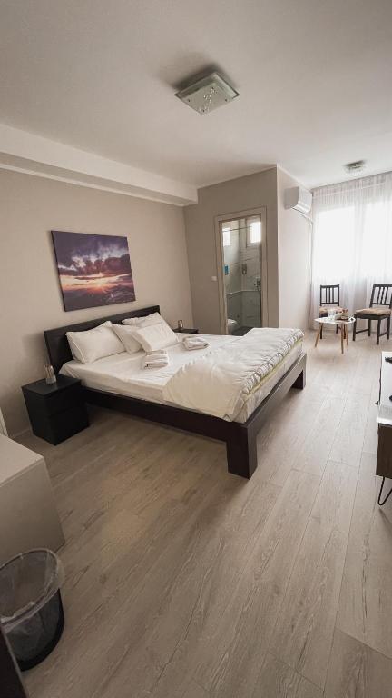 Postel nebo postele na pokoji v ubytování Prenoćište Katarina JUGOVO