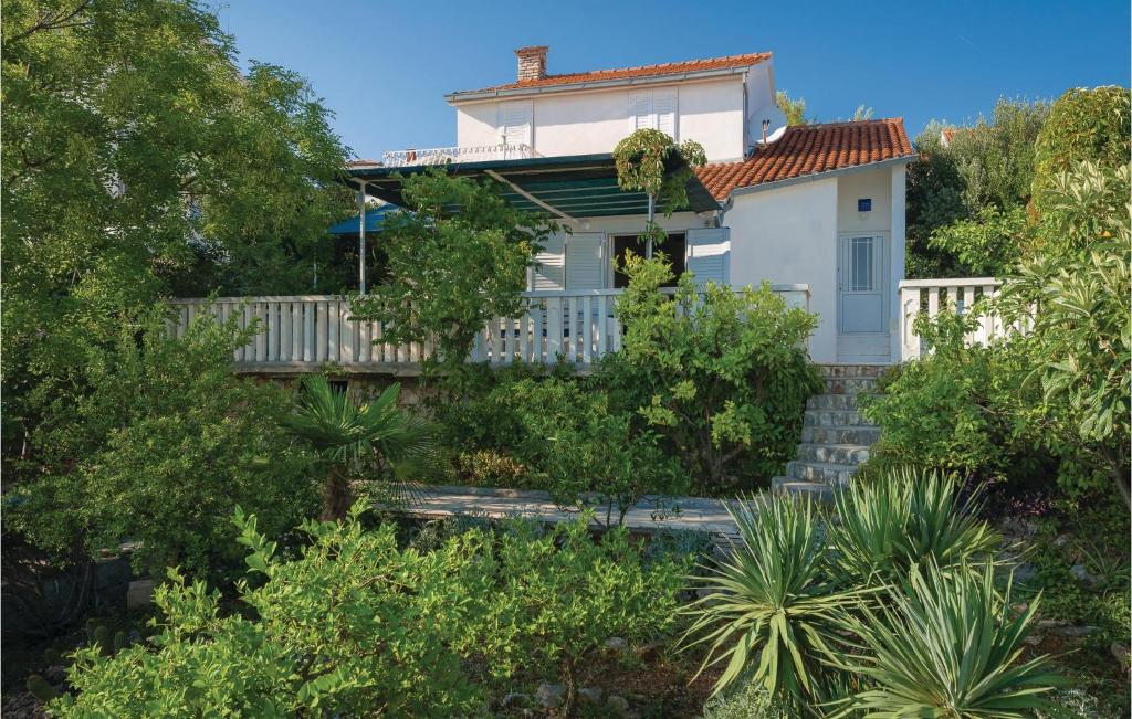 Vonkajšia záhrada v ubytovaní Holiday Home Okrug Gornji With Sea View 06