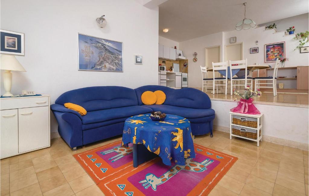 Posedenie v ubytovaní Holiday Home Okrug Gornji With Sea View 06
