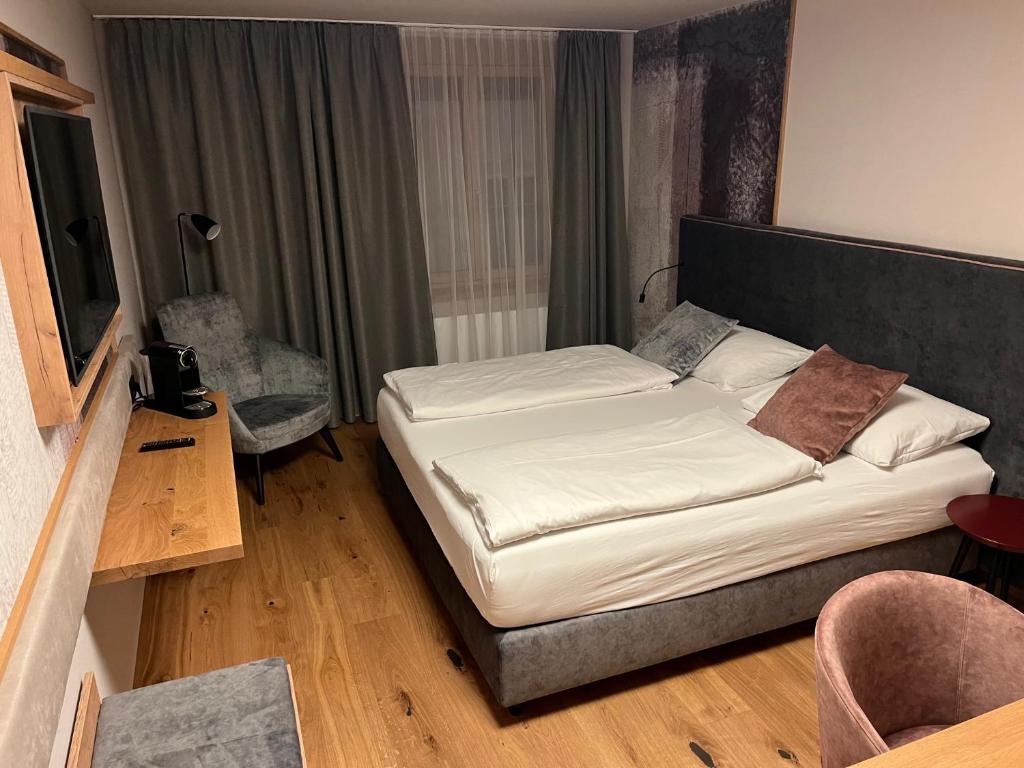 Postel nebo postele na pokoji v ubytování Hotel Hecher