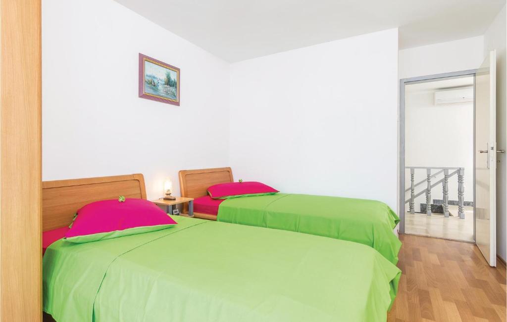 Posteľ alebo postele v izbe v ubytovaní Awesome Home In Rovinj With Kitchen