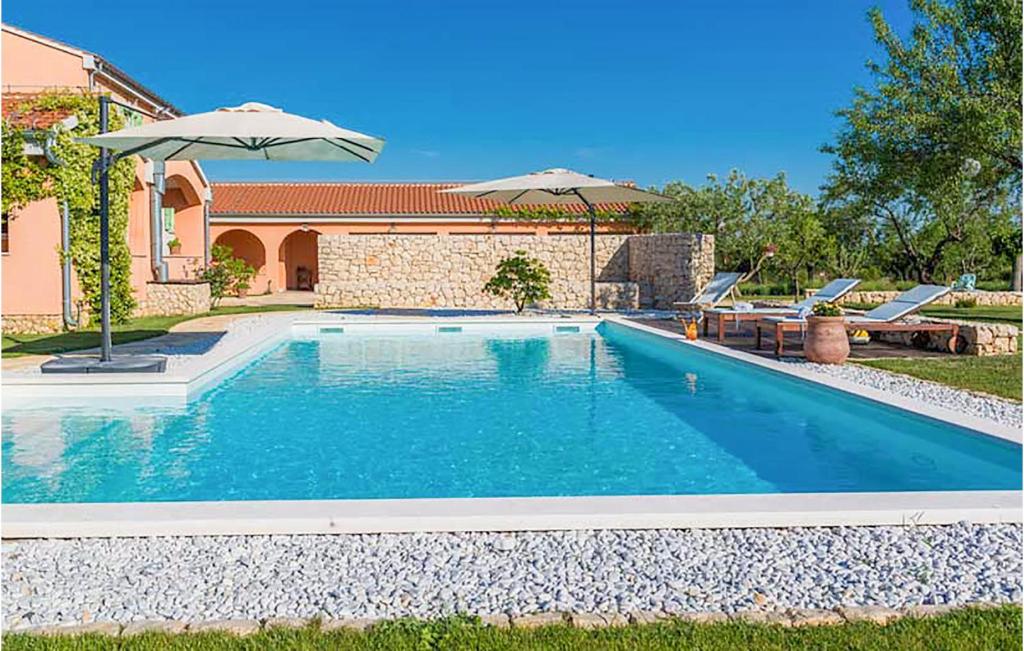 Fotografie z fotogalerie ubytování Cozy Home In Prkos With Wifi v destinaci Prkos
