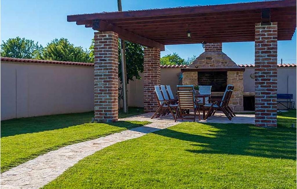 Fotografie z fotogalerie ubytování Cozy Home In Prkos With Wifi v destinaci Prkos