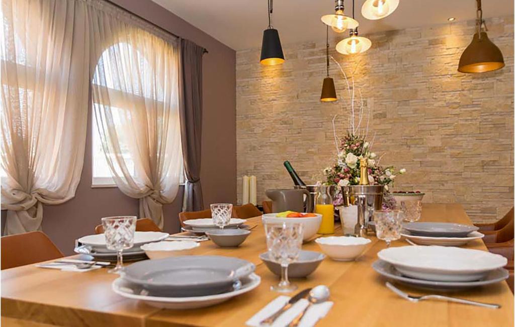 Fotografie z fotogalerie ubytování Cozy Home In Prkos With Wifi v destinaci Prkos