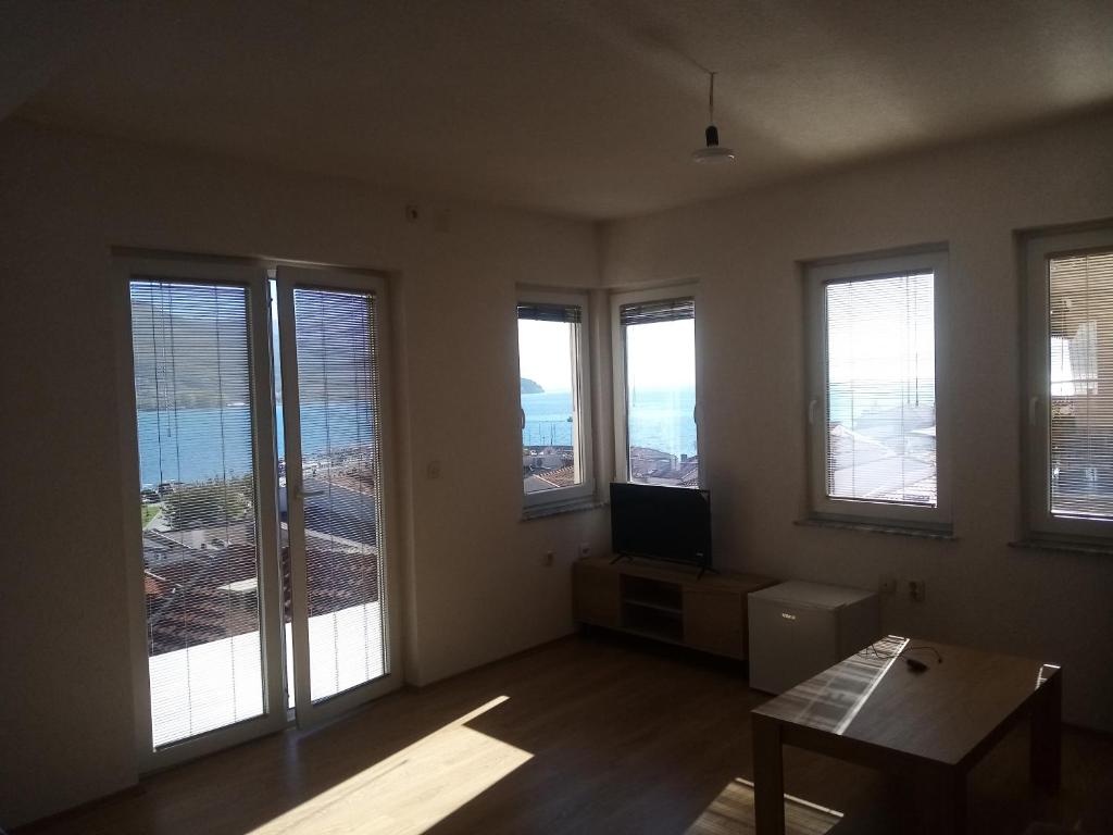 TV a/nebo společenská místnost v ubytování Villa OHRID -"LAKE VIEW"