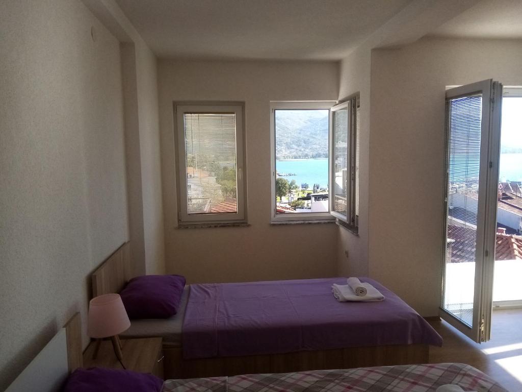 Postel nebo postele na pokoji v ubytování Villa OHRID -"LAKE VIEW"