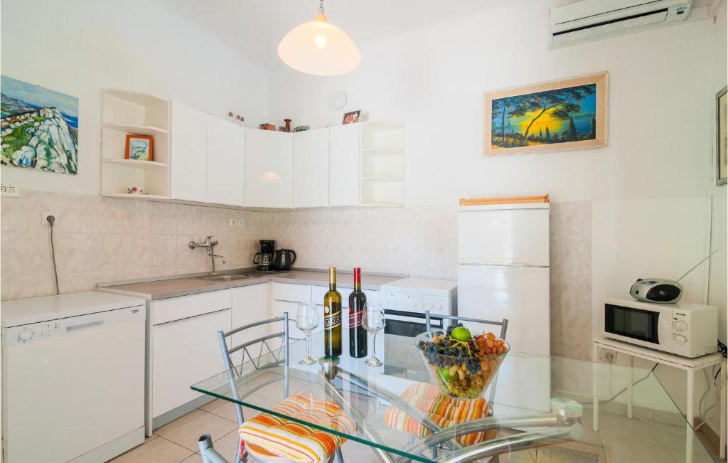 Kuchyňa alebo kuchynka v ubytovaní Holiday Home Omiska I