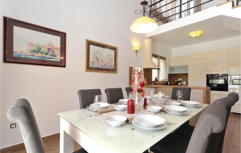 Kuchyňa alebo kuchynka v ubytovaní Holiday Home Sibenik 58
