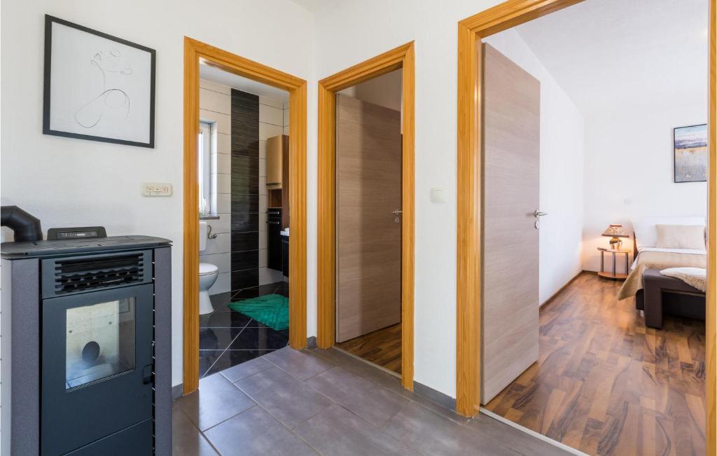 Kuchyňa alebo kuchynka v ubytovaní Holiday Home Vrecari 27