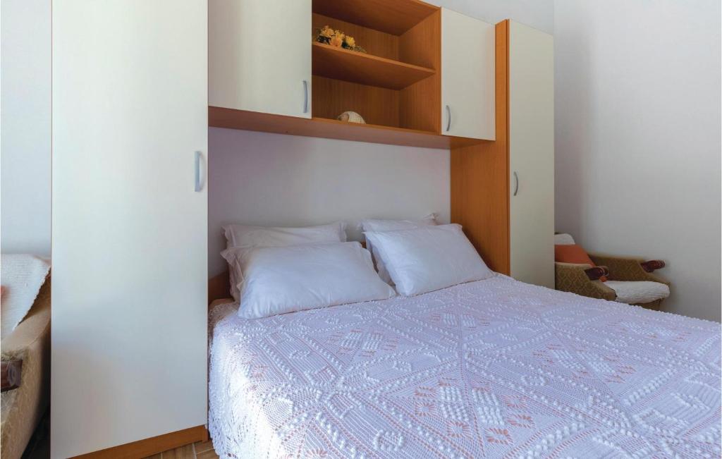 Postel nebo postele na pokoji v ubytování Two-Bedroom Apartment In Komarna