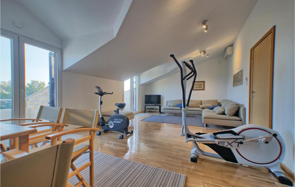 TV a/nebo společenská místnost v ubytování Six-Bedroom Holiday Home In Prizba