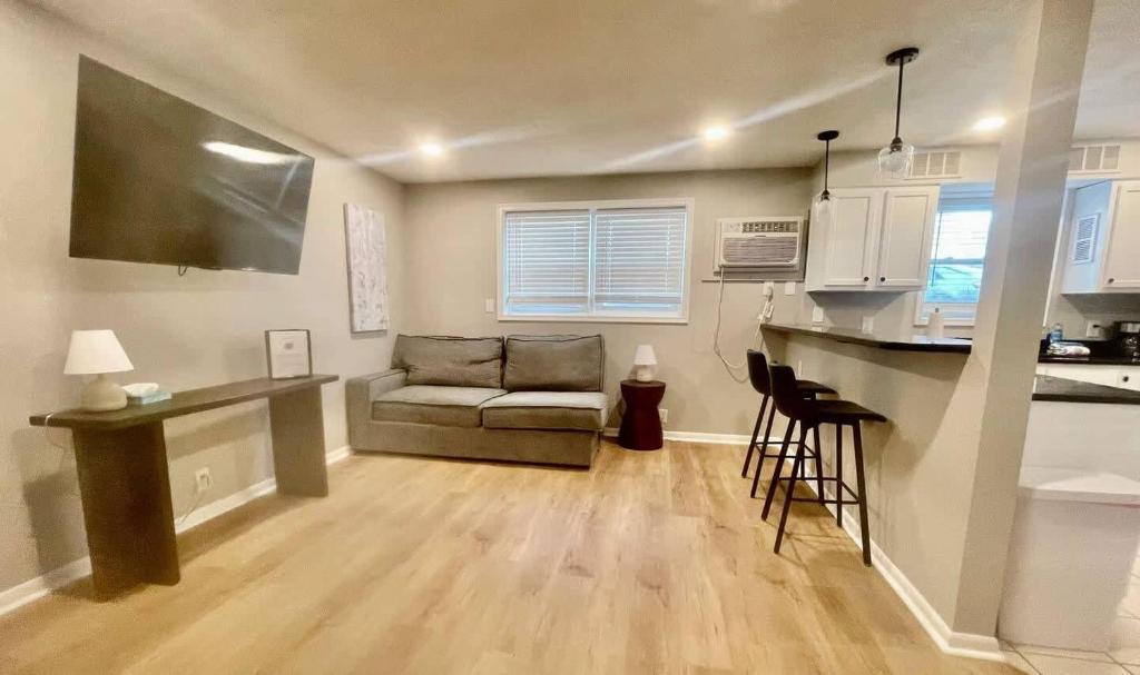 Η κουζίνα ή μικρή κουζίνα στο Joslyn 12-Newly remodeled 1 BDRM