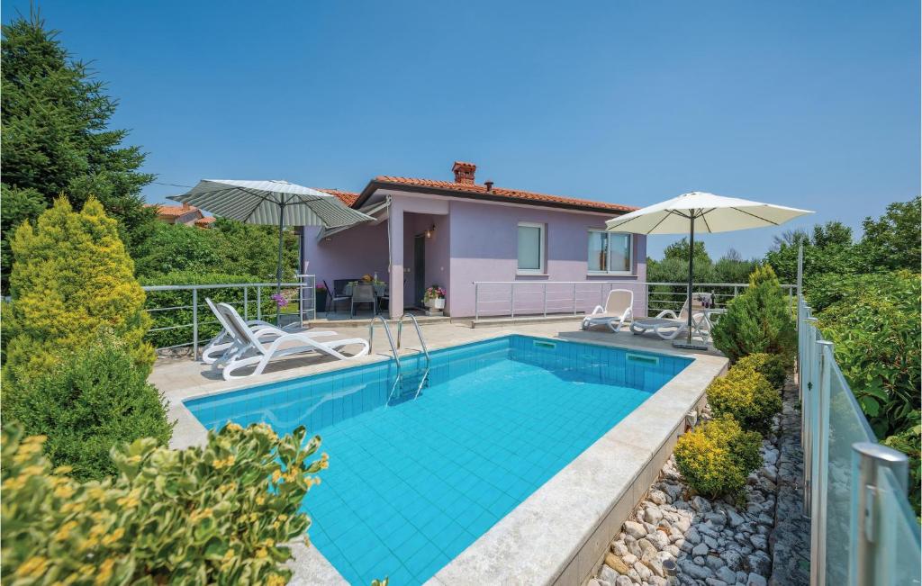 Bazén v ubytování Holiday Home Presika Cr nebo v jeho okolí
