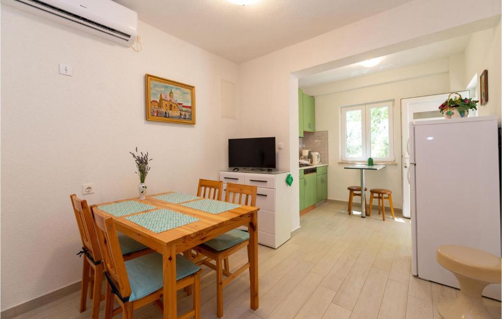 Kuchyňa alebo kuchynka v ubytovaní Holiday Home Don Ante Adzije Iii