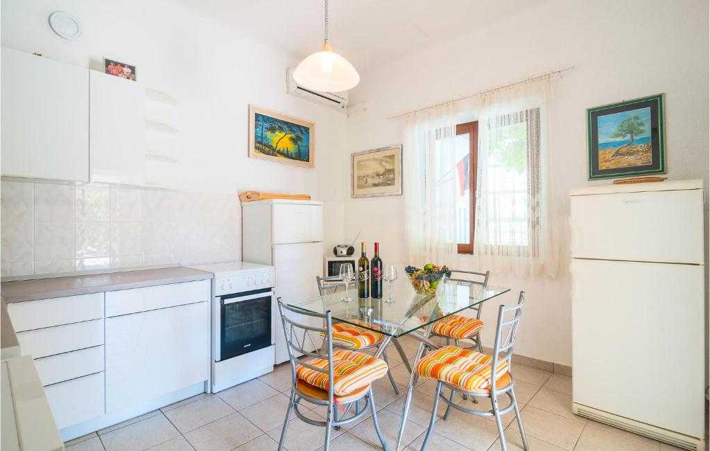 Kuchyňa alebo kuchynka v ubytovaní Holiday Home Omiska I