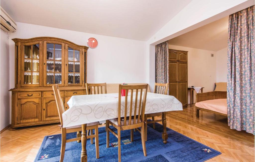 Posedenie v ubytovaní Beautiful Apartment In Starigrad