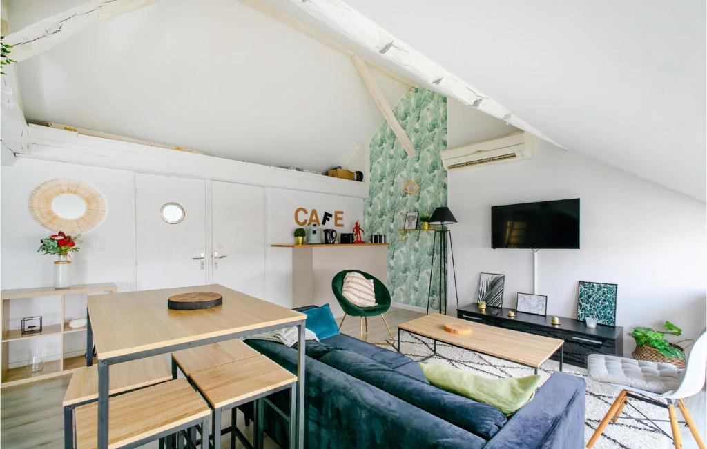 a living room with a couch and a table at 3 Bedroom Lovely Apartment In Poitiers in Poitiers