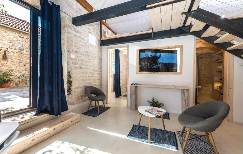 Posedenie v ubytovaní Two-Bedroom Holiday Home In Pridraga