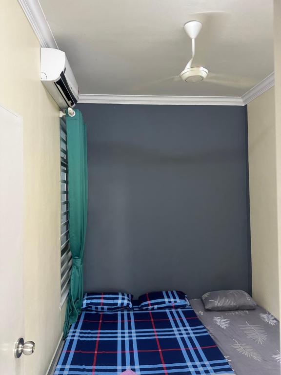Postel nebo postele na pokoji v ubytování Ct tiara homestay