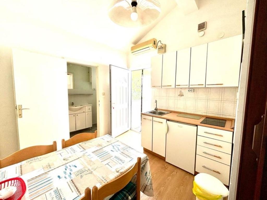 Kuchyňa alebo kuchynka v ubytovaní Apartments Let