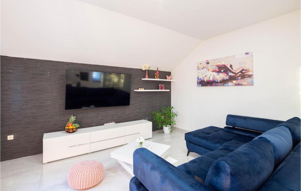 Amazing Home In Otok Dalmatinski - Casa De Vacaciones De Seis Dormitorios