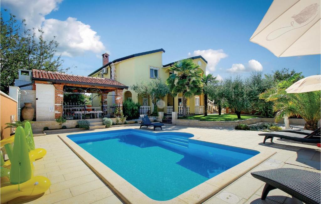 Apartment Porec 80 With Outdoor Swimmingpool