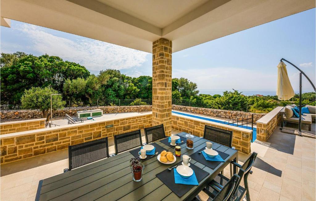Balkón alebo terasa v ubytovaní Pet Friendly Home In Lun