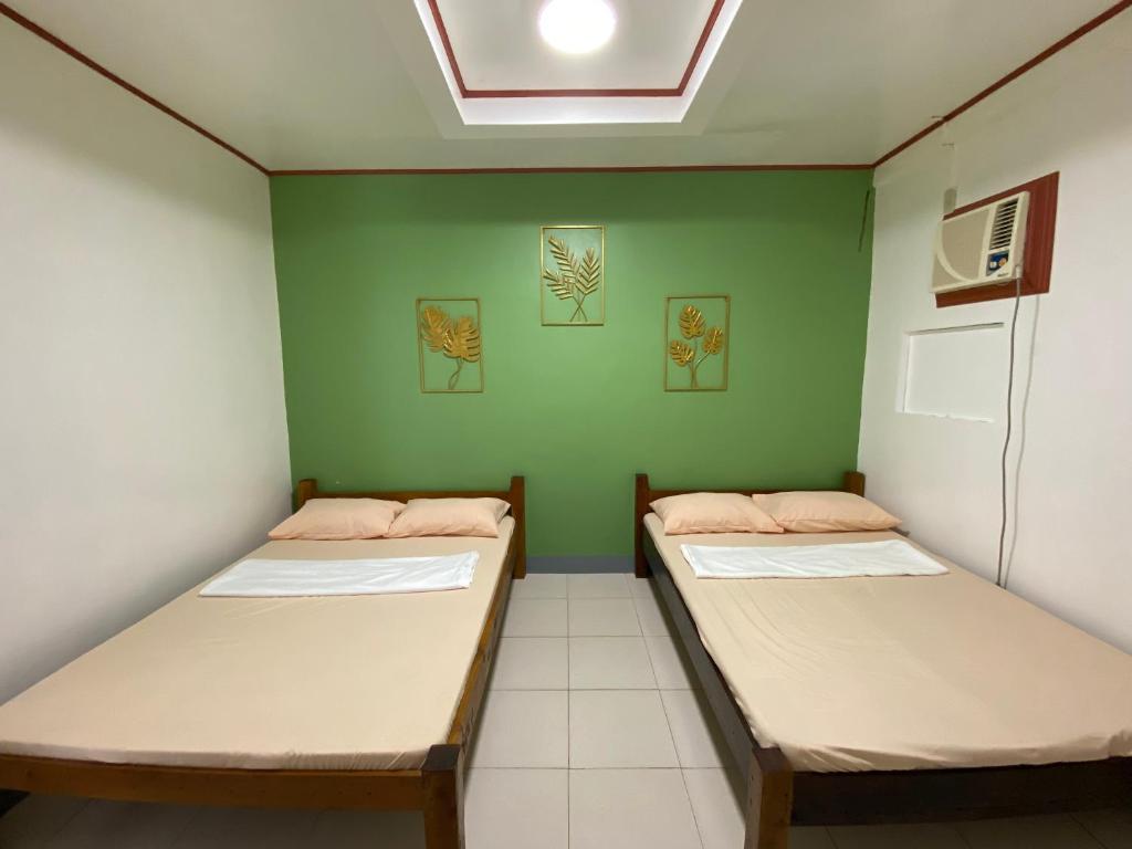 Postel nebo postele na pokoji v ubytování Em's Homestay