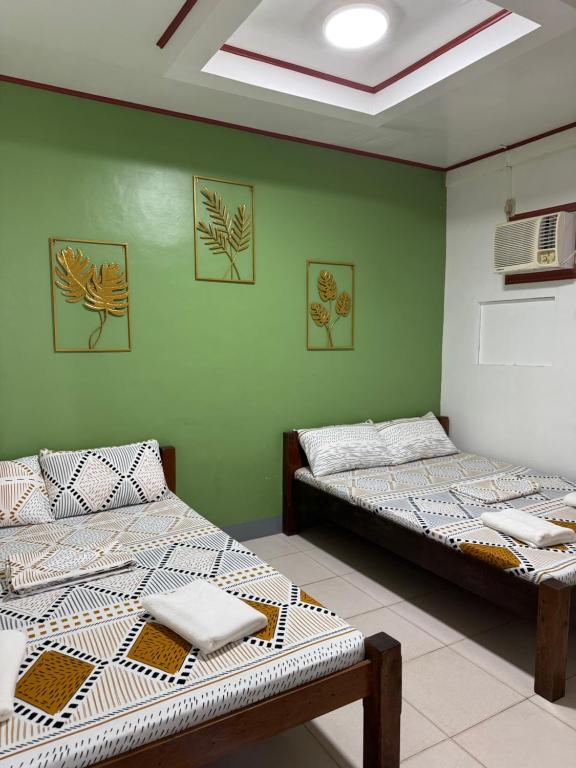 Postel nebo postele na pokoji v ubytování Em's Homestay
