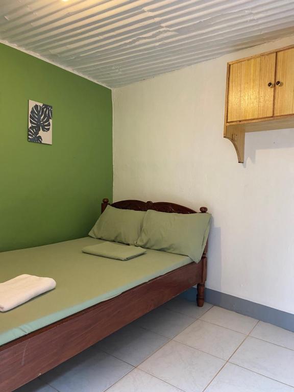 Postel nebo postele na pokoji v ubytování Em's Homestay
